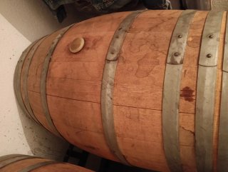 2 Toneles de vino de 3 años con  soporte roble fra