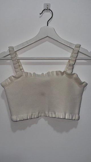 Top blanco con volantes