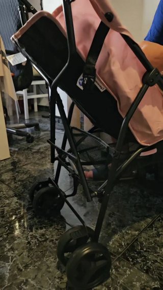 Silla de paseo, marca Chipolino.USADO UNA SOLA VEZ