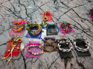 Pulseras y llaveros hechos a mano