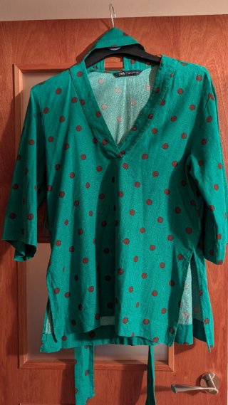 Blusa Zara verde lunares S