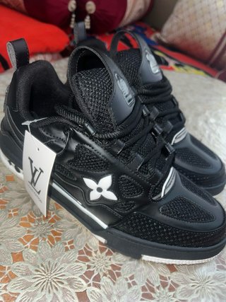 Zapatillas Louis Vuitton Negras y Blancas