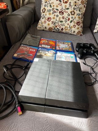 PS4 (PlayStation 4) Negra + Juegos y Mandos