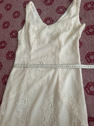 Vestido midi bordado cóctel crema
