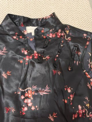 Vestido japonés floral negro y rosa