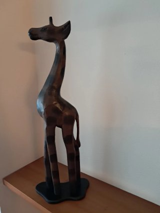Figuras de madera de cebra