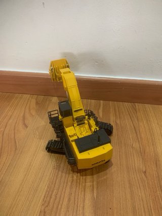 Excavadora miniatura de metal marca Komatsu