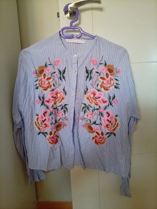 Camisa Zara bordada flores