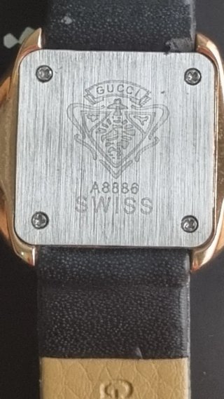 Reloj  Negro y Dorado