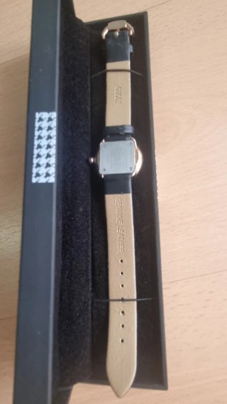 Reloj  Negro y Dorado