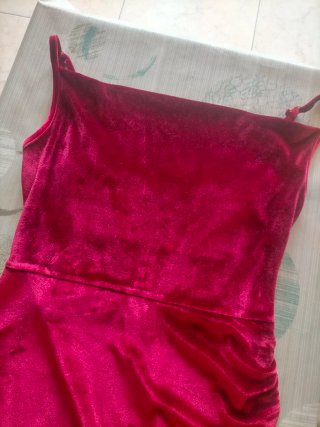 Vestido de fiesta rojo de terciopelo