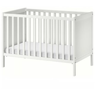 Cuna de madera IKEA estándar