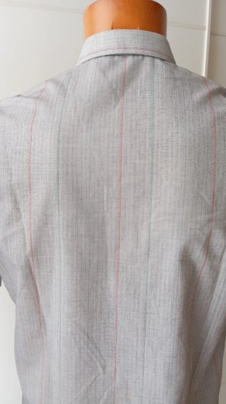 Camisa vintage gris con rayas. Hombre. Nueva