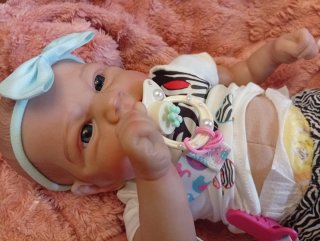 Hermosa bebé reborn vinilo y tela con peso y caída