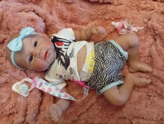 Hermosa bebé reborn vinilo y tela con peso y caída
