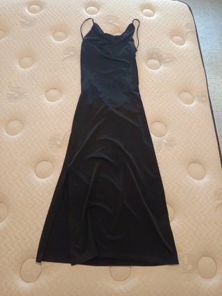 Vestido largo negro con aberturas