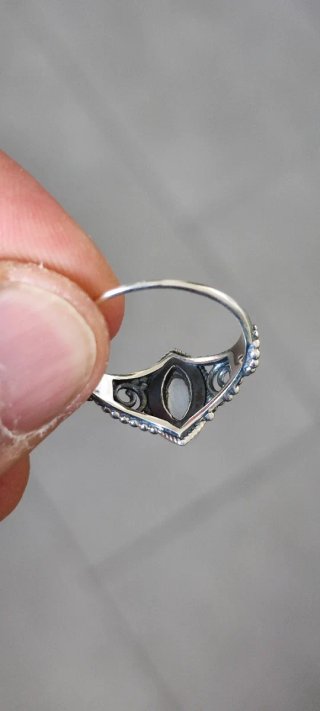 Anillo de  Plata y Piedra Luna.