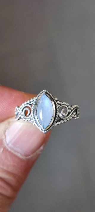 Anillo de  Plata y Piedra Luna.