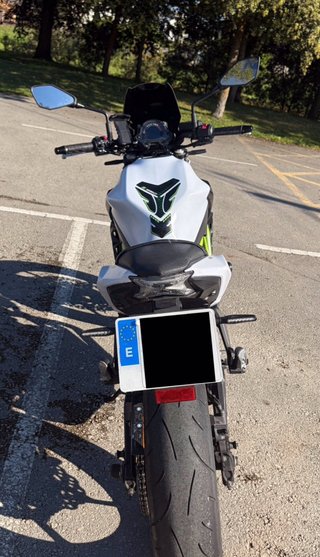 Kawasaki Z650 ABS Negra y Blanca