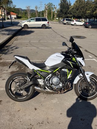 Kawasaki Z650 ABS Negra y Blanca