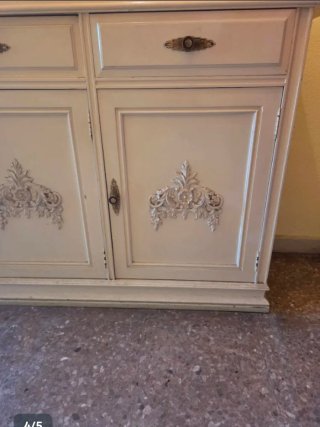 Aparador de madera con mármol
