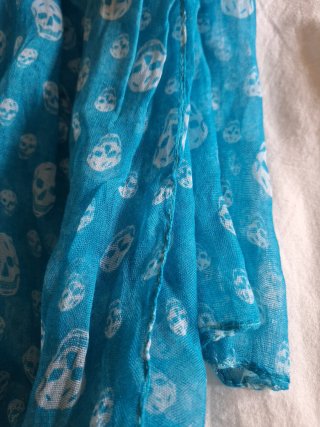 Foulard blu con stampa teschio