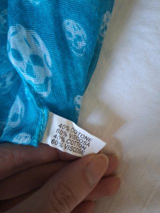 Foulard blu con stampa teschio