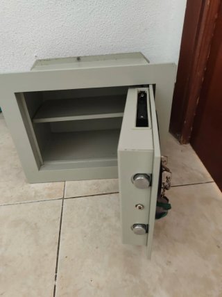 Caja Fuerte Metálica con Teclado Numérico