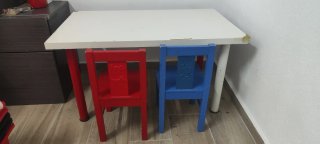 Mesa de madera blanca