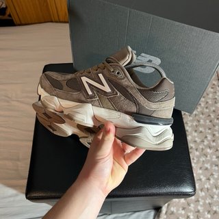 New Balance 9060 Talla 38 Marrón