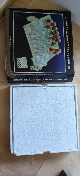 Juego de Ajedrez y Damas Chupito