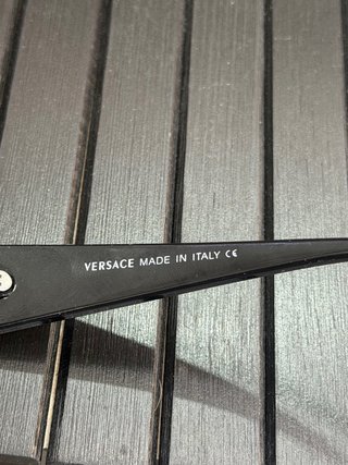 Gafas de sol Versace negras y doradas