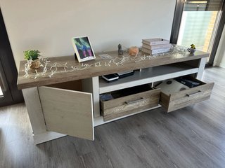 Mueble TV madera y blanco