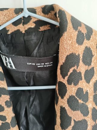 Chaqueta Zara Animal Print Talla M