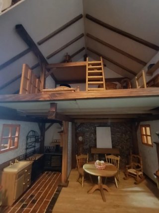 Casa de muñecas antigua