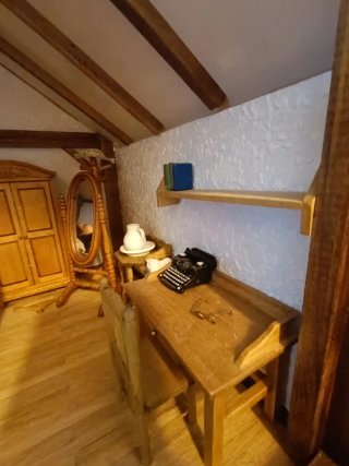 Casa de muñecas antigua