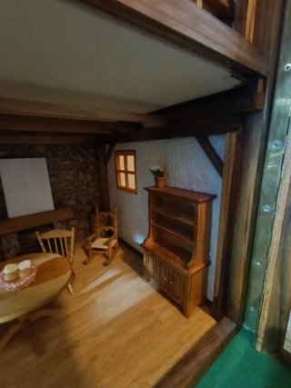 Casa de muñecas antigua
