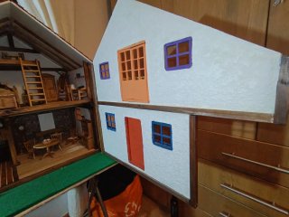 Casa de muñecas antigua