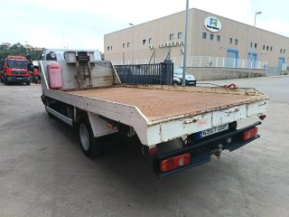 Camion portamaquinaria Nissan