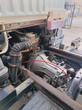 Camion portamaquinaria Nissan