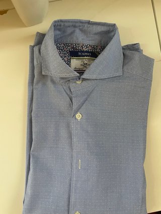 Camisa Scalpers azul con estampado floral