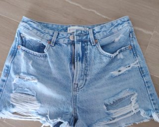 Shorts vaqueros Stradivarius rotos Talla S