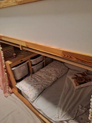 Cama infantil KURA IKEA rosa/pino Incluye cortinas
