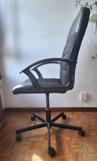Silla de oficina ergonómica negra. Ikea FINGAL