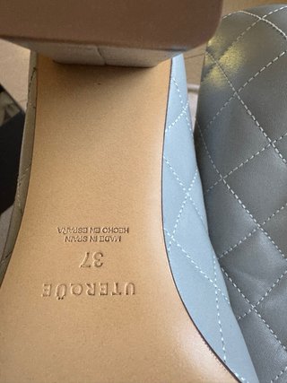 Zapatos Uterqüe grises acolchados