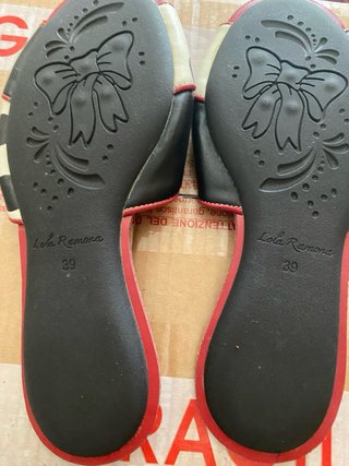 Sandalias nuevas  Negras Talla 39 y 40 son de marc