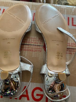 Sandalias nuevas  Negras Talla 39 y 40 son de marc
