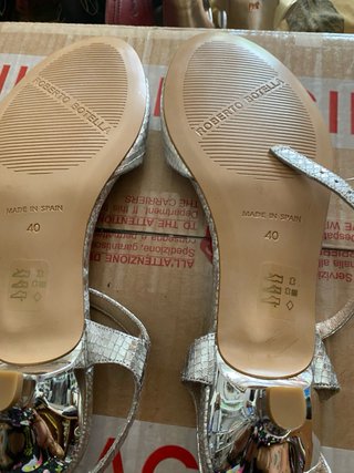 Sandalias nuevas  Negras Talla 39 y 40 son de marc