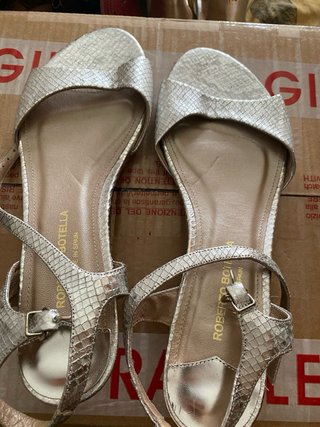 Sandalias nuevas  Negras Talla 39 y 40 son de marc