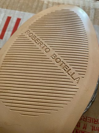 Sandalias nuevas  Negras Talla 39 y 40 son de marc